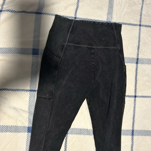 Offline by Aerie leggings with pockets - Picture 3 of 9